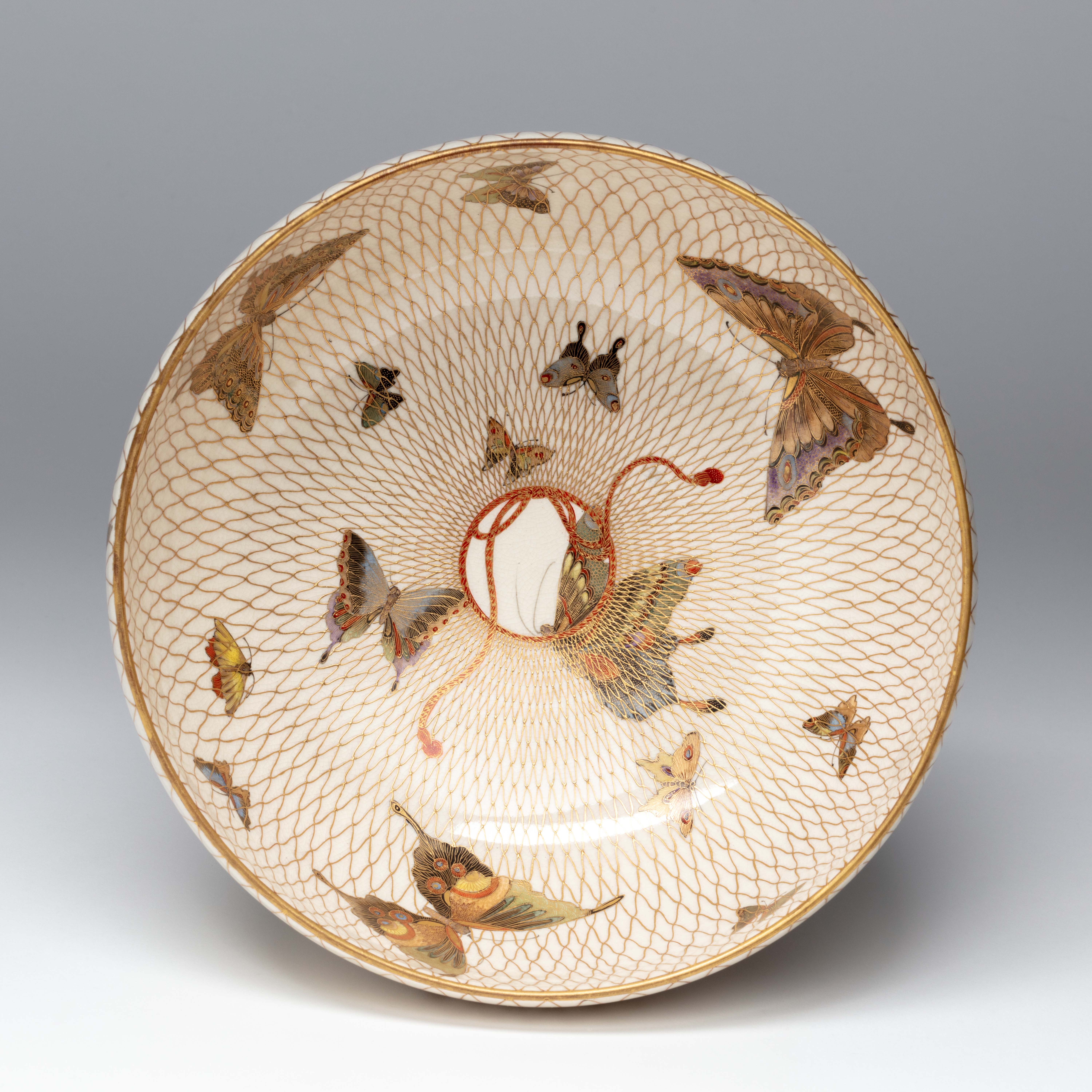 Bowl decorated with sweep net pattern and butterflies, Senzan 泉山 (dates unknown), Japan, 1850-1920, h. 9,8 x diam. 22,5 cm, stoneware with overglaze enamels and gilding, Groninger Museum (on loan from Anders Foundation),  2019.1229. 