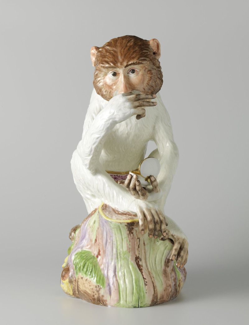 Monkey with snuffbox, Meissen Porcelain Manufactory, design Johann Joachim Kändler, 1730–1733, h 48,0cm, porcelain, Rijksmuseum Amsterdam, BK-17492