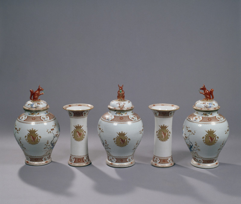 1.12 1934.0088 S armorial porcelain Sichterman, 18th century, Groninger Museum