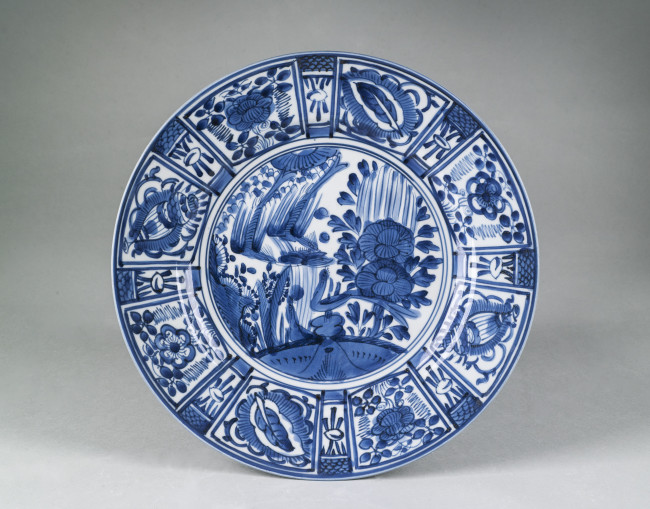 Fig. 12. Dish decorated with birds and flowers, Arita, Japan, c. 1680-1700, porcelain, d. 35.5 cm, Princessehof National Museum of Ceramics, GRV 1929-256.