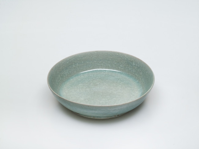 Fig. 13. Basin for washing brushes, Ru kilns, Qingliangsi, Henan, China, Northern Song dynasty (960-1127), d. 13 cm, Princessehof National Museum of Ceramics, GMP 1981-111.