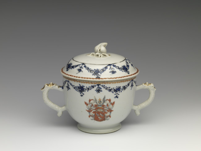 Suikerpot, porselein, China, c. 1760, Collectie Museum Prinsenhof Delft, schenking van de familie de Roo van Alderwerelt (foto Tom Haartsen), inv. no. PDA 1203-A-B