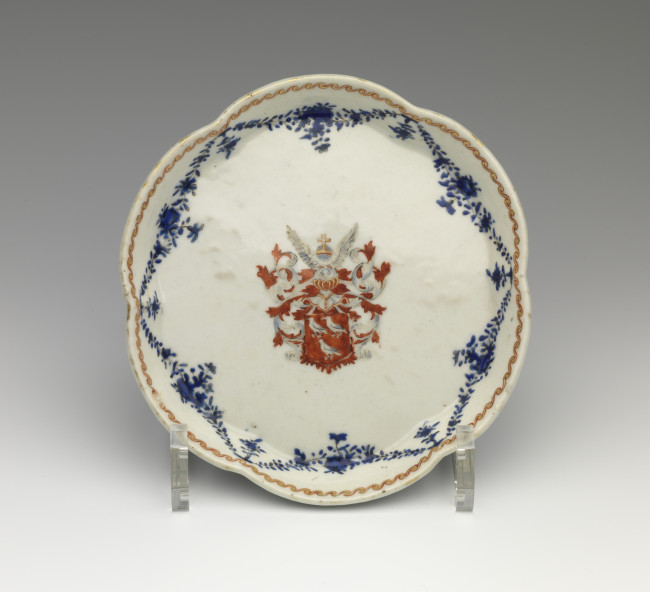 Pattipan, porselein, China, c. 1760, d. 15 × h 2 cm, Collectie Museum Prinsenhof Delft, schenking van de familie de Roo van Alderwerelt (foto Tom Haartsen), inv. no. PDA 1206