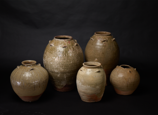Fig. 7. Various storage jars, China, stoneware, h. 70 cm (largest jar). According to Van der Meulen, the jar in the middle was excavated in the vicinity of the Borobudur. Princessehof National Museum of Ceramics. Photo: Erik and Petra Hesmerg