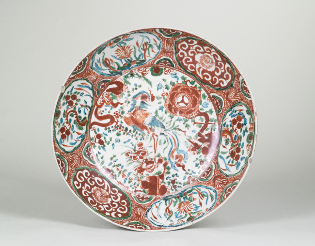 Fig. 8. Dish decorated with bird and flowers, Zhangzhou, China, c. 1570-1650, stoneware, d. 37.5 cm, Princessehof National Museum of Ceramics, GRV 1929-060. Photo: Johan van der Veer