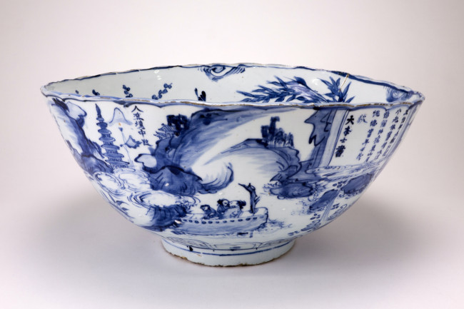 4. Chinese bowl with a text from the ‘Second Ode to the Red Cliff’, c. 1700, Jan Menze van Diepen Foundation, JMD-P-3120