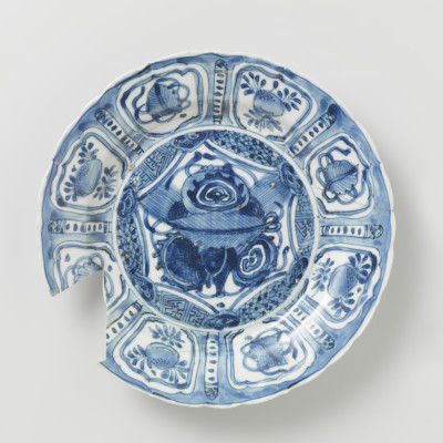 Figure 9. Dish with a rim , inv.nr_. NG-1978-127-4002-W.jpg