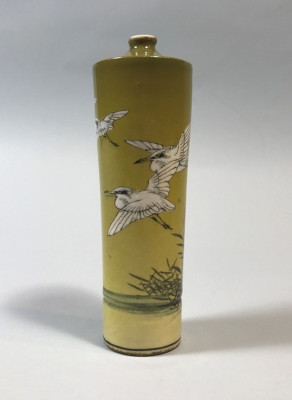 A pair of vases decorated with a pair of flying cranes in the Satsuma Art Nouveau style, Japan, 1890-1920, h. 15 cm, stoneware with enamel colours and gilding, Keramiekmuseum Princessehof, MPH 2014-125.AB.