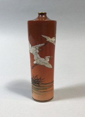 A pair of vases decorated with a pair of flying cranes in the Satsuma Art Nouveau style, Japan, 1890-1920, h. 15 cm, stoneware with enamel colours and gilding, Keramiekmuseum Princessehof, MPH 2014-125.AB.